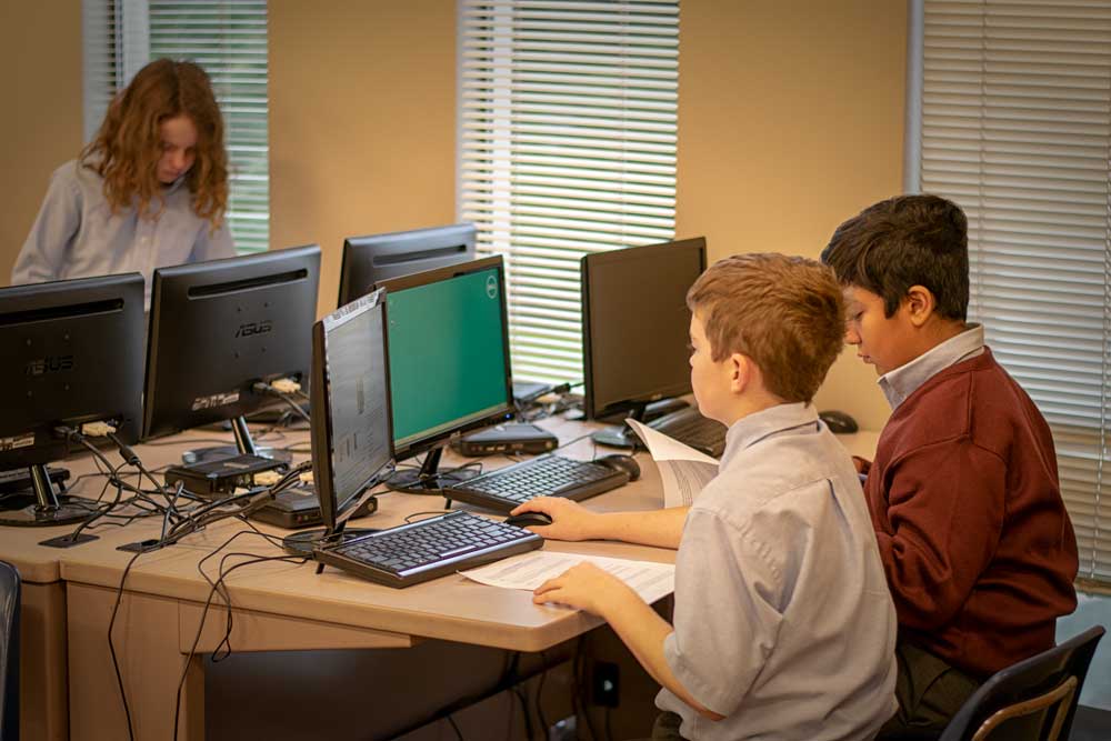 San Ramon private school students in computer lab